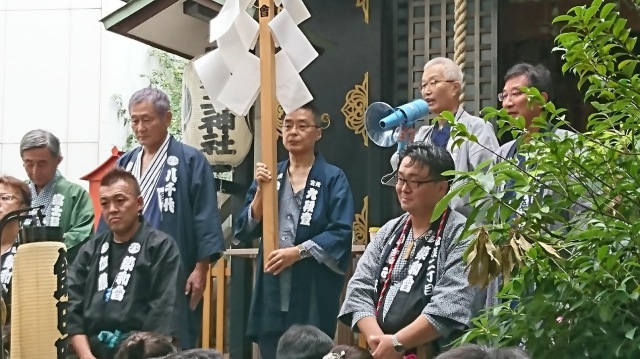 築土神社で西山飯田橋町会長の挨拶